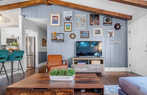 Starmount House | Garden Oasis w/Deck near Light Rail, SouthPark & SouthEnd