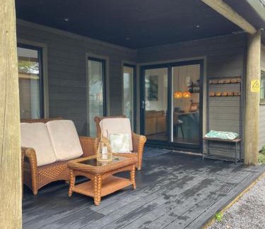 Llanybri Apartment | Garden Retreat Wales