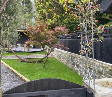 Llanybri Apartment | Garden Retreat Wales