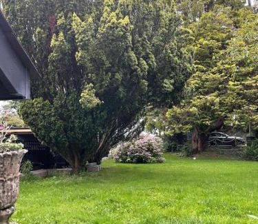 Llanybri Apartment | Garden Retreat Wales
