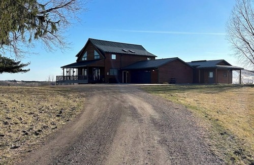 Viroqua House | Garden Ridge Retreat- Farm Stay