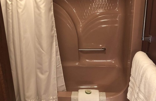 Baraboo Resort | Garden Room near Devils lake and Wisconsin Dells