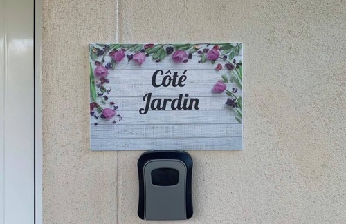 Villepinte Apartment | Garden, studio near Paris Roissy CDG Airport, Disneyland, Asterix, Exposition