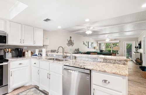 South Padre Island Condo | Garden View 2 Bedroom Condo Directly Across the Street from the Beach!