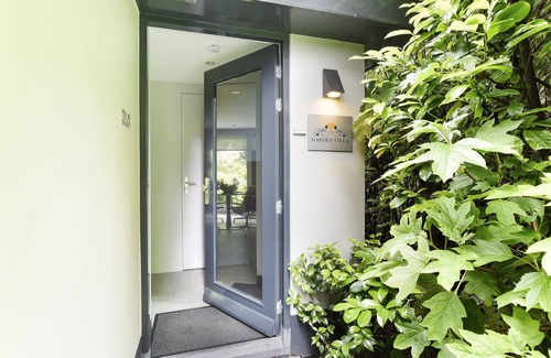 Haagse Hout Villa | Garden Villa, private oasis, close to City Centre