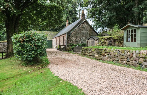 Kirriemuir Cottage | GARDENER'S COTTAGE, with open fire in Kirriemuir