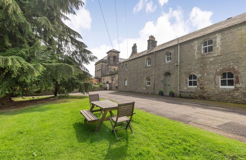 Hallington Cottage | GARDENERS COTTAGE, pet friendly, luxury holiday cottage in Bellingham