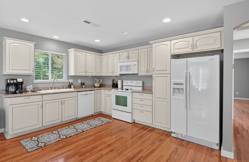 Whitford House | GardenHome Getaway, Near Golf & Wine Country