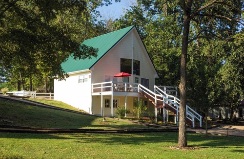 Norfork Ski Chalet | "Gardenside Chalet" Walk-in Norfork River Access in Norfork, AR