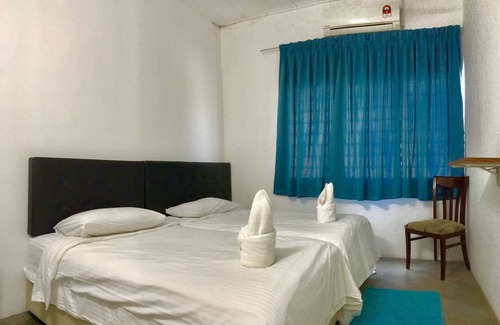 Kampung Bakau House | GardenTerrace | Langkawi | 4 Rooms 8 Beds 3 Baths
