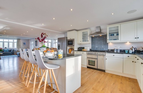Trevone House | Garendon - Five Bedroom House, Sleeps 11