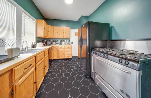 Garfield Heights House | Garfield Heights Home: 13 Mi to Cleveland!