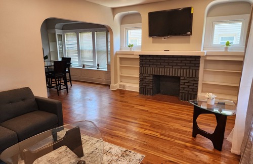 Garfield Heights House | Garfield heights/Pet friendly/lots of things to do