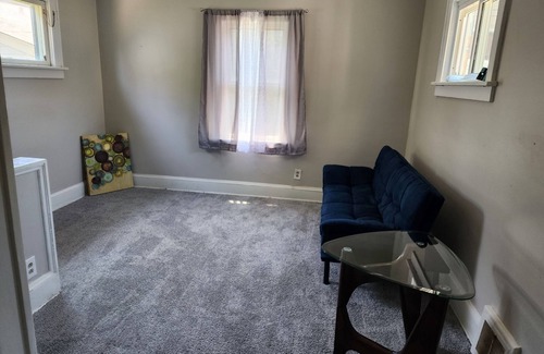 Garfield Heights House | Garfield heights/Pet friendly/lots of things to do