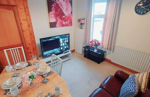 Gillingham House | Garfield Villa-Beautiful 4-Bed House in Gillingham