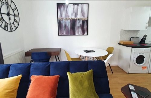 Hackney Apartment | Garland Modern Central City Apartment London-Close to Station