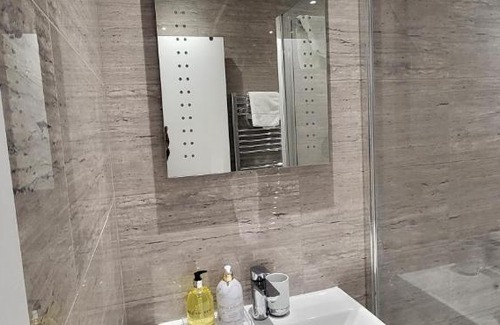 Belvedere Apartment | Garland Stylish Apartment 1 in Greater London