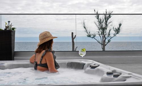Ponta Delgada Hotel | Garoupas Inn