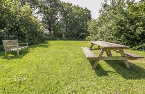 Truro Cottage | GARRAS BARN, family friendly, with a garden in Truro