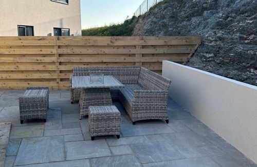 Holyhead House | Garreg Fawr Trearddur bay Holiday Home to let