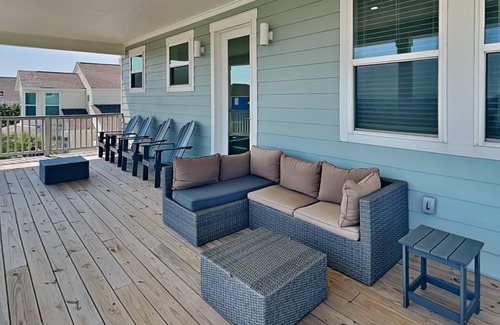 Pirates Beach West House | Garrett's Grotto | Spacious Home + 300 Yards to the Shore!