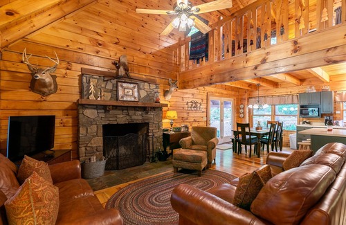 Butler Cabin | Garretts Getaway at Watauga Lake - privacy, lakefront