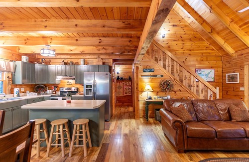 Butler Cabin | Garretts Getaway at Watauga Lake - privacy, lakefront