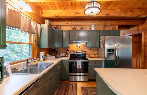 Butler Cabin | Garretts Getaway at Watauga Lake - privacy, lakefront