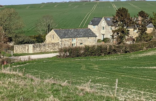Newport Cottage | Garstons Barn - a barn that sleeps 6 guests in 3 bedrooms