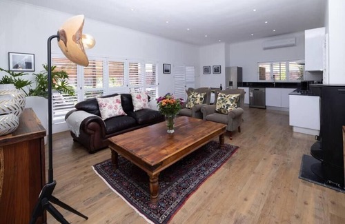 Belville Apartment | Garten Wohnung mit Pool