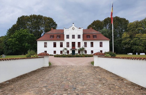 Satow Apartment | Gartenblick - Ferienwohnung mit eigenem Zugang in den Garten