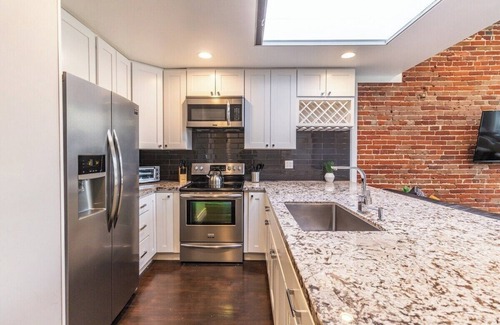 Gaslamp Quarter Apartment | Gaslamp 2BR Upscale | Queen Beds + Smart TV