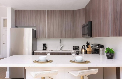 Gaslamp Quarter Apartment | Gaslamp Loft Escape | Sleeps 7 in Style