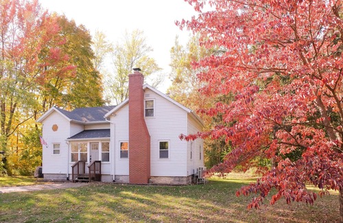 Bridgman House | Gast House Michigan Charming Cottage - Close to Beach