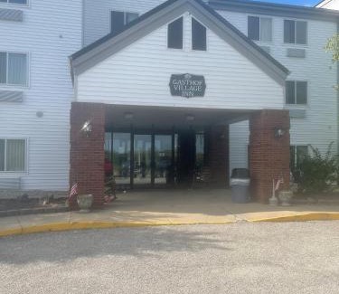 Montgomery Hotel | Gasthof Amish Village INN