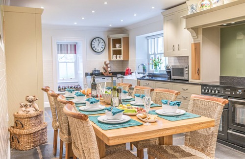 Coniston House | GATE HOUSE, pet friendly, character holiday cottage in Coniston
