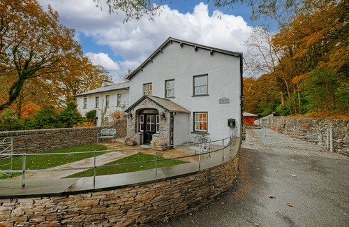 Coniston House | GATE HOUSE, pet friendly, character holiday cottage in Coniston