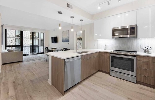 NoMa Hotel | Gated 2BR in the Heart of NoMa | Rooftop, Grill & Deck