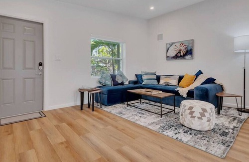 North Miami House | Gated 3 Bed 2 Bath with Parking 10 min to Beach & BBQ