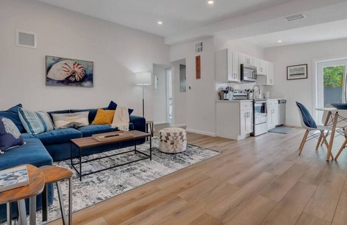 North Miami House | Gated 3 Bed 2 Bath with Parking 10 min to Beach & BBQ