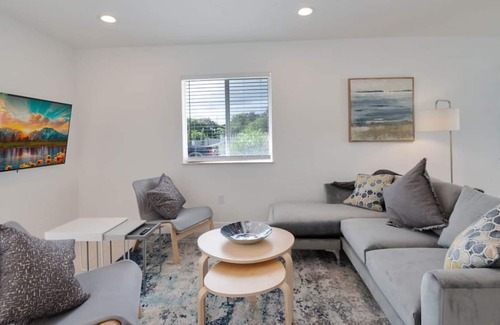 Buena Vista House | Gated 3Bd 2Bth Design Dist. 10-min to beach