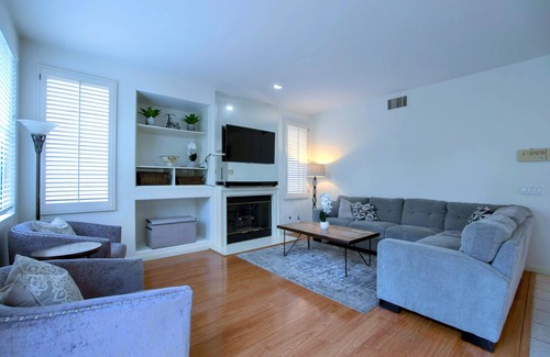 Tustin House | Gated 3BR 2.5BTH w/Pool and Spa in Tustin