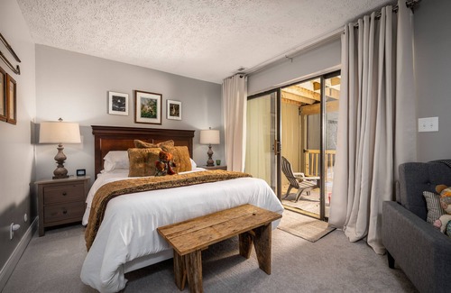 Avoca Condo | Gated Community Condo among the trees at Lake Monroe, Bloomington, IN