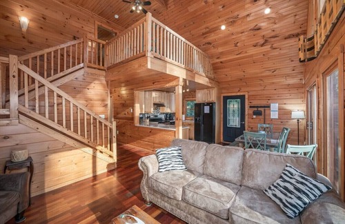 Marion Cabin | Gated Community Log Cabin 45 minutes to Asheville Hot Tub and Outdoor Fireplace