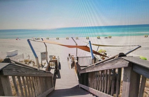 Miramar Beach Cottage | Gated community, Overlooking Tennis Courts, Close to Pool and beach