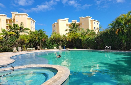 Bahamas Terrace Condo | Gated condo w/boat dock/beach/pool/hot tub