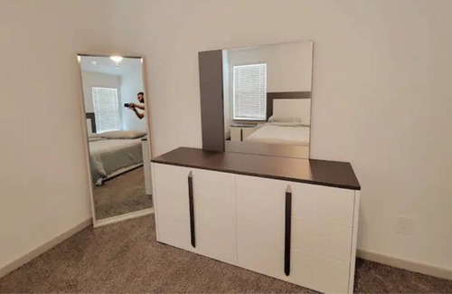 Southeast Houston House | Gated Fun Home by Med Center/Downtown/NRG Stadium