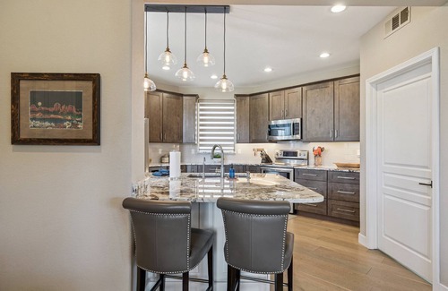 Kierland Condo | Gated Ground Floor w/Heated Pool/Spa/Fitness Room, Garage, Kierland's, Dining/Shopping + Free Golf!