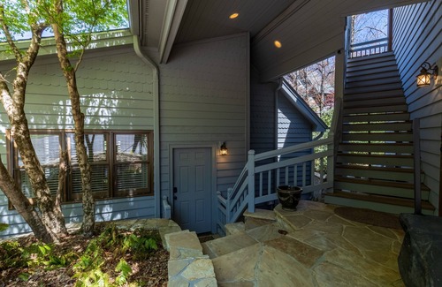 Highlands House | Gated Highlands home w/Lake & Golf View and new Hot Tub
