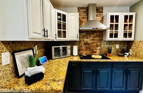 Northeast Coconut Grove House | Gated Home near Brickell - Sleeps 10!